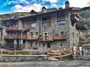 Bilocale pietra e legno immerso nella natura